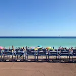 Superbe De 3p Pieces Dans Avec Piscine Et Climatisation * Nice