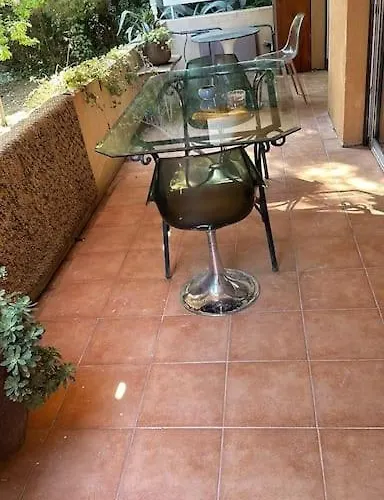 Superbe De 3p Pieces Dans Avec Piscine Et Climatisation アパート