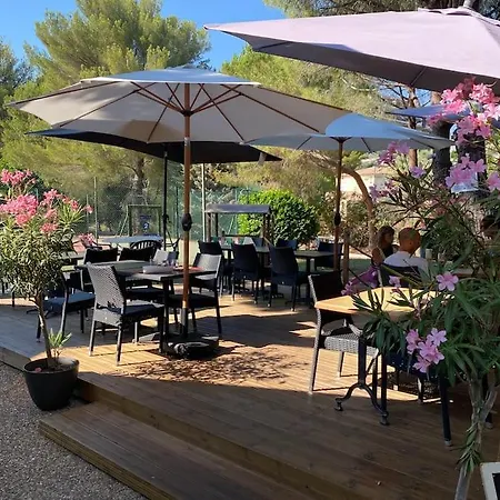 Superbe De 3p Pieces Dans Avec Piscine Et Climatisation Apartamento